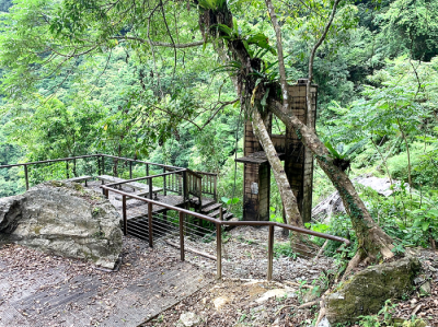 龍吟吊橋位在環溪步道及環山步道的交會點。